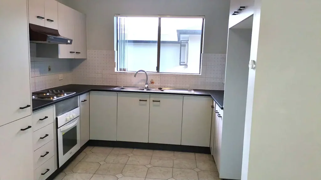 SPACIOUS 2 BEDROOM UNIT with Garage