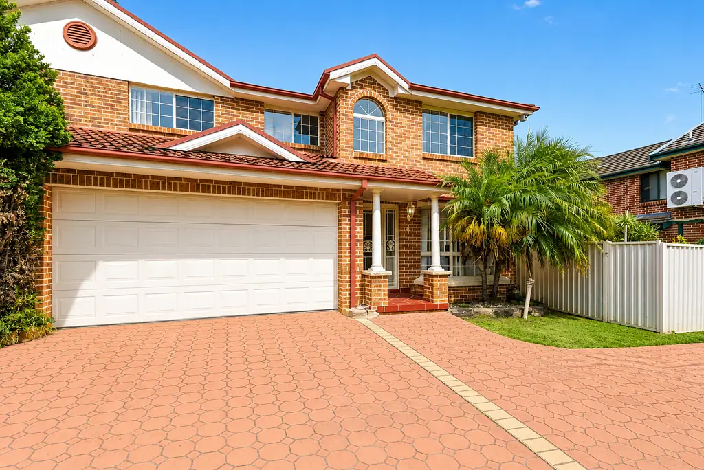 Parramatta 3 Bedroom Spacious Townhouse with Expansive Courtyard in a Quiet Parramatta Pocket