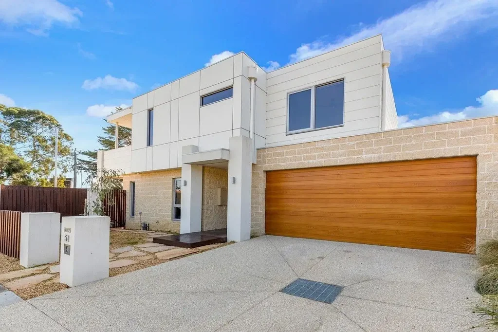 Townhouse Living with Spa & Double Garage