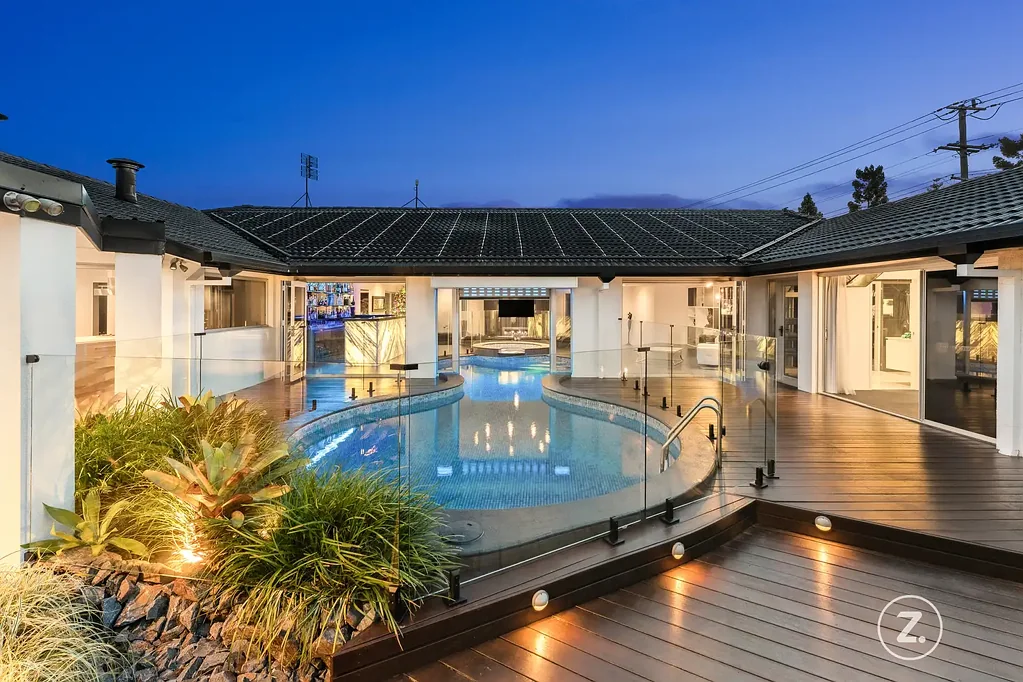 Carrara 6ਬੈੱਡਰੂਮ TWO TITLES. ONE EXTRAORDINARY WATERFRONT RESORT ESTATE.