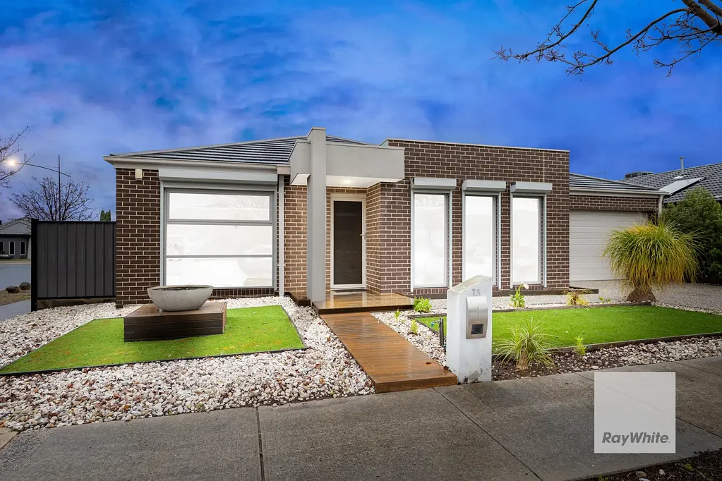Hillside 3બેડરૂમ Style, space & comfort prevail on Sunningdale