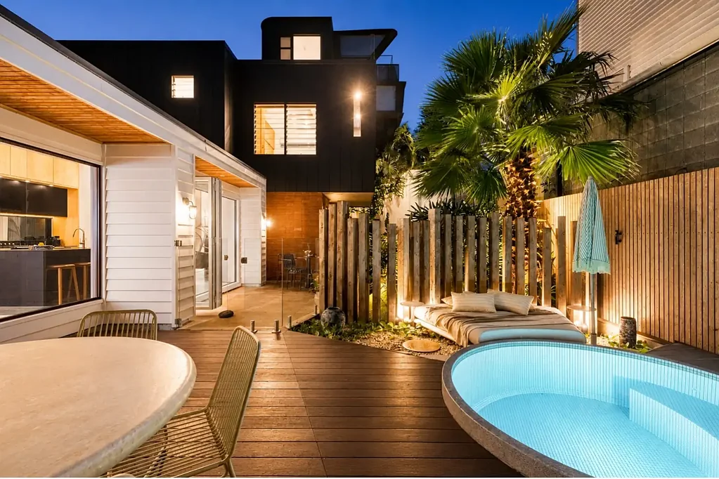 Bilinga 2房  Modern Coastal Sanctuary: A New York State of Mind in Bilinga