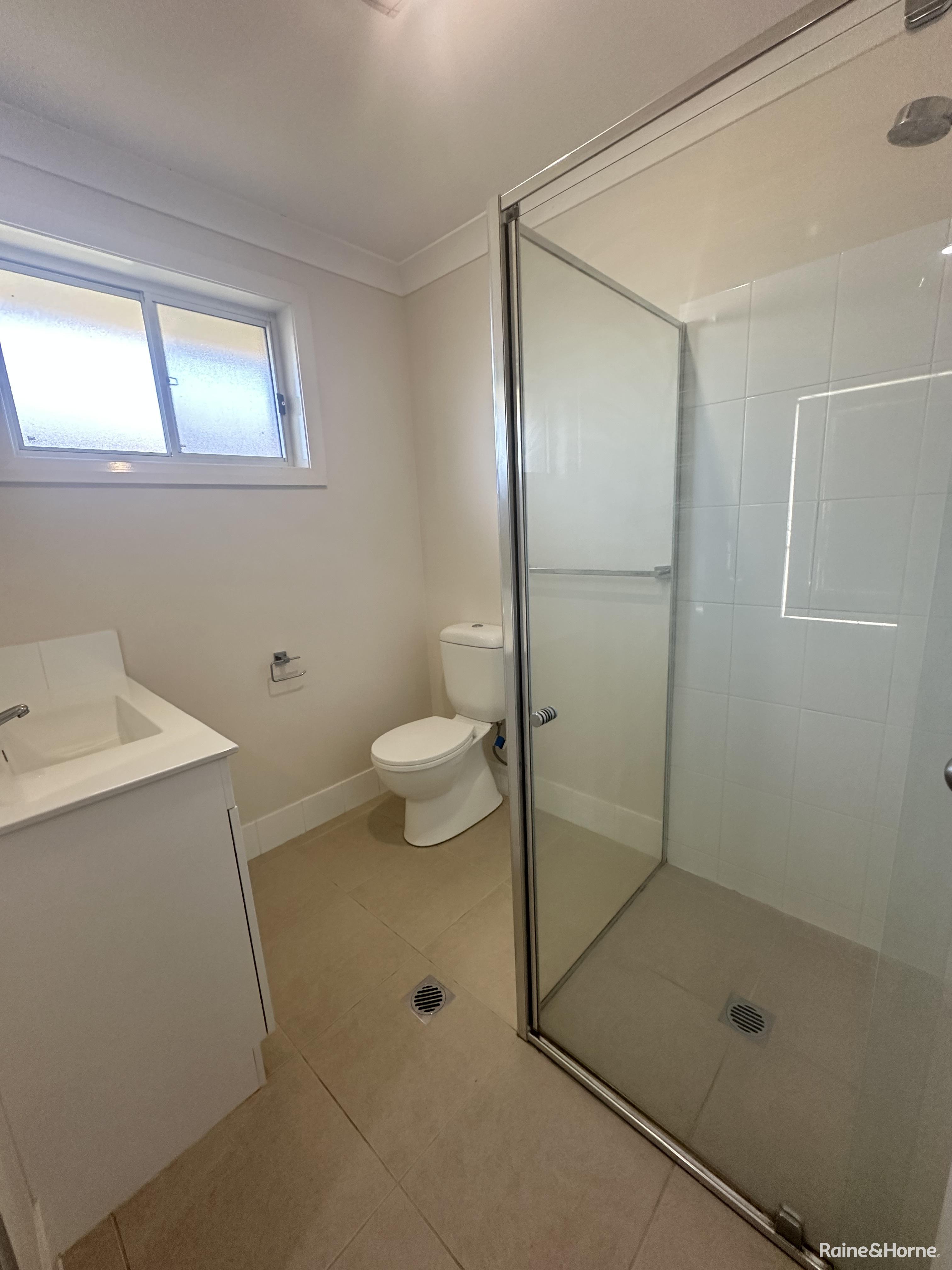 24 FLEMMING CR, WEST TAMWORTH NSW 2340, 0部屋, 0バスルーム, House