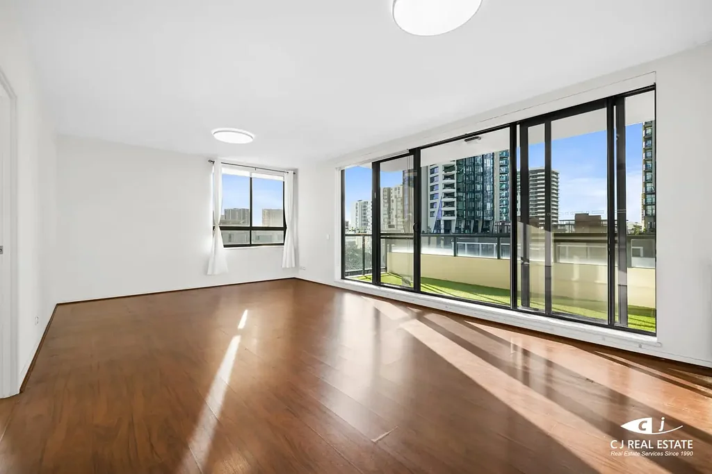 North facing 2 bedroom apartment available for lease