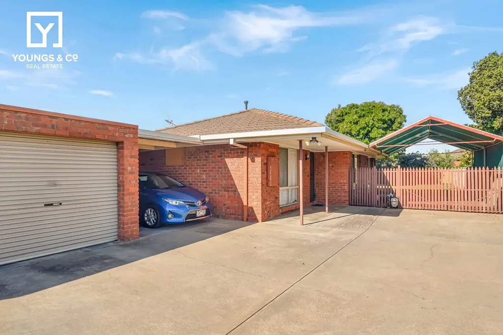 2 Bedroom Unit with Large Backyard