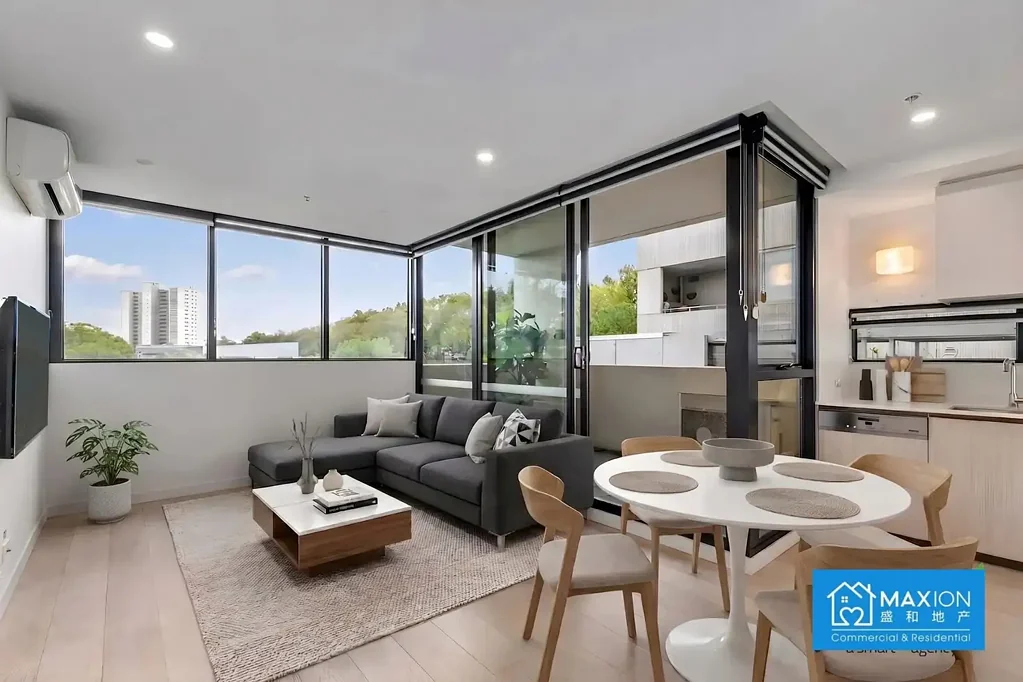 Luxurious North Melbourne Residence | fully furnished2B2B1C + City Views & Secure Parking