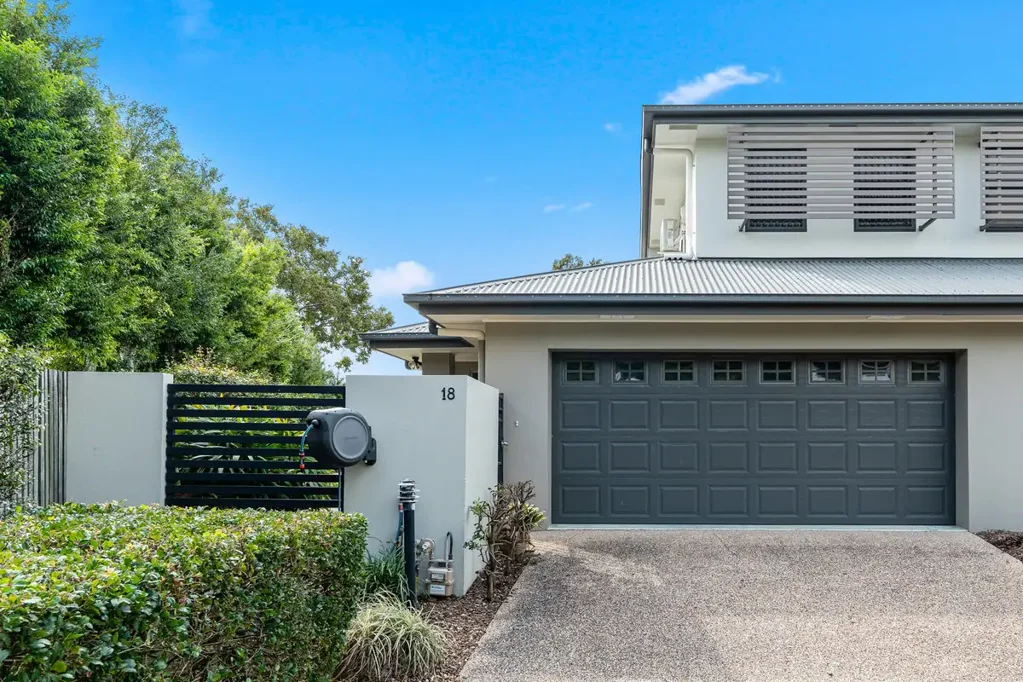 Pialba 3房  Stylish Townhouse Living by the Bay - Centrepoint Gated Community - End unit