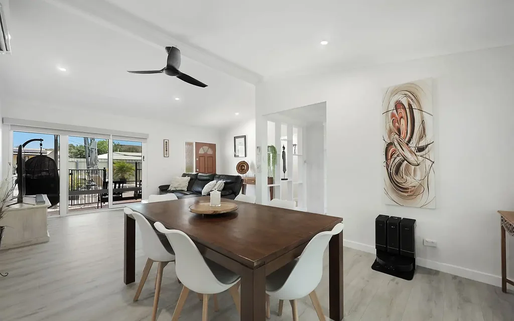 Bulgarra 4 Slaapkamer Your Private Poolside Retreat in Family-Friendly Bulgarra!