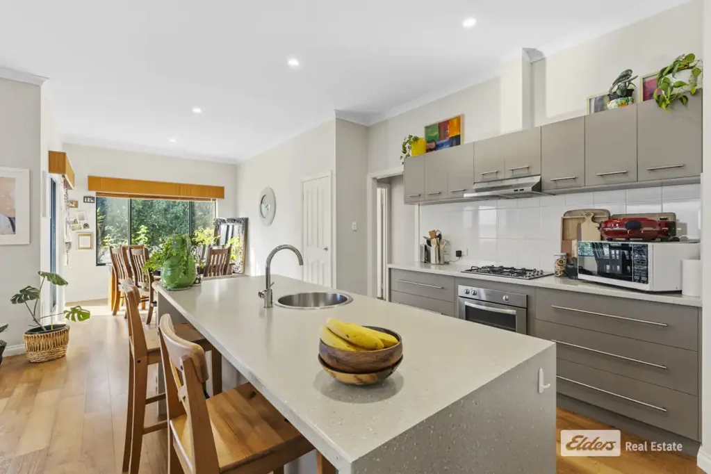 Spencer Park 4房  Impeccable Home with Super Relaxing Groove