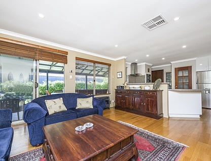 2/8 Edgecumbe Street, Como, WA 6152, 4 rūma, 2 rūma horoi, House