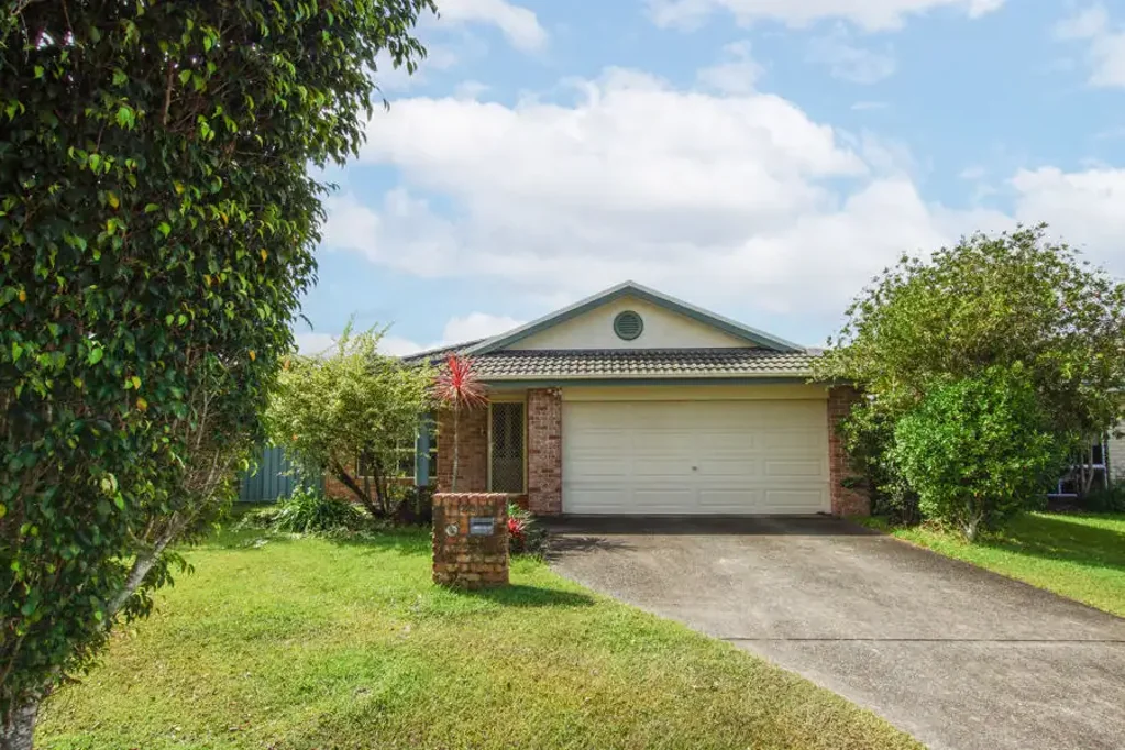 THREE BEDROOM FAMILY HOME IN BOAMBEE