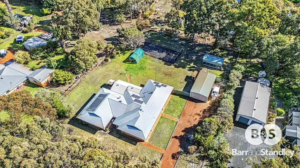 Leschenault 5房  Space. Lifestyle. Family Living.
