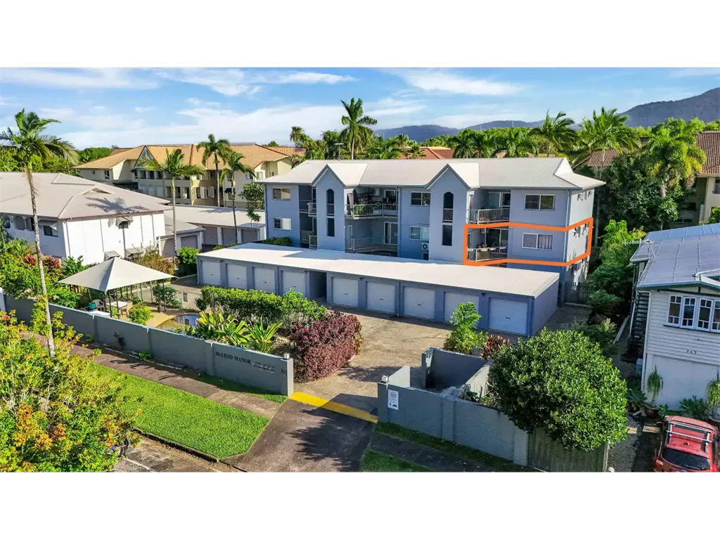 Cairns North 2房  Modernised Apartment with Great Security in Small Complex of 9!