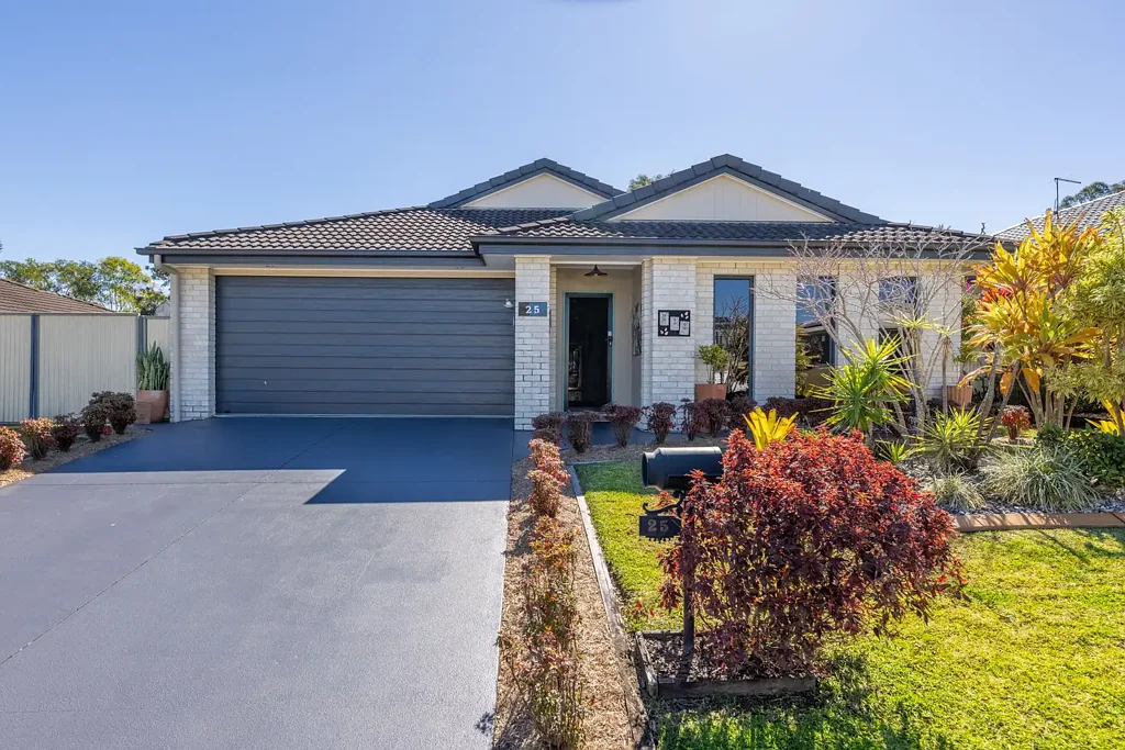 D'Aguilar 3 Bedroom Peaceful living on a spacious 1,000m² block