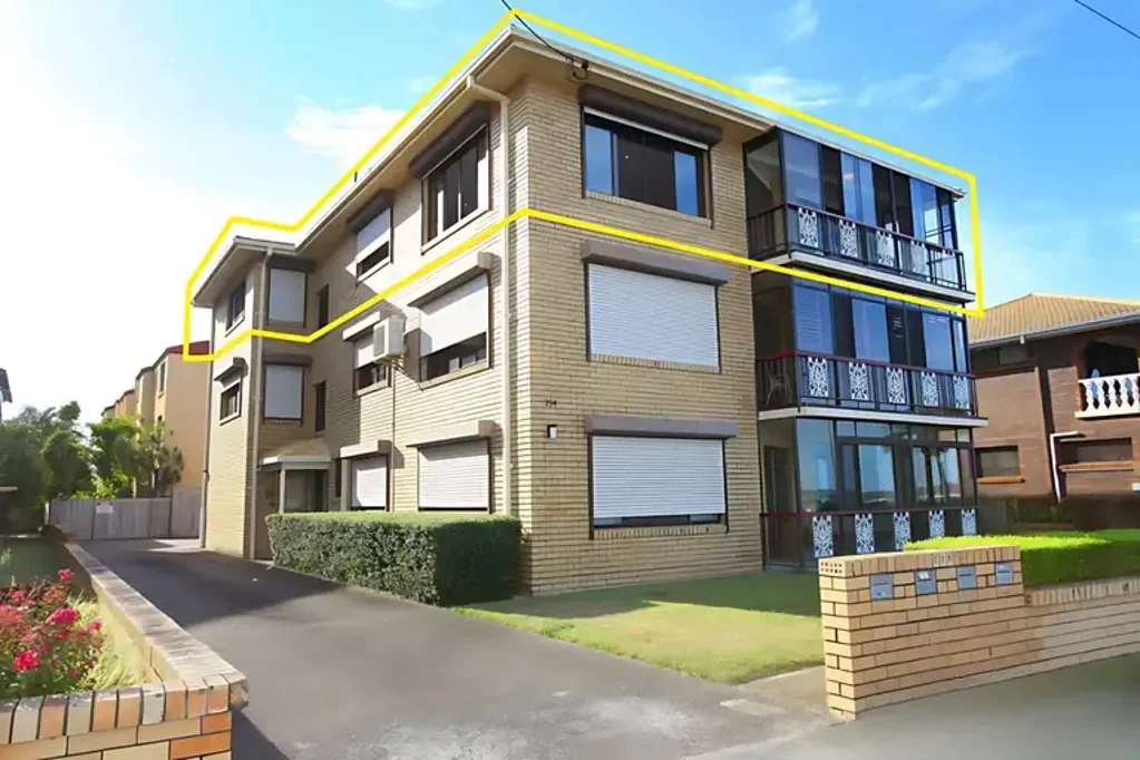 TOP FLOOR BROADWATER APARTMENT WITH STUNNING WATER VIEWS