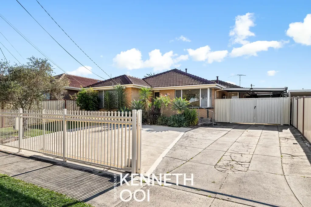 Dandenong North 4chambre Spacious and Secure Family Living in a Prime Location – A Perfect Start!
