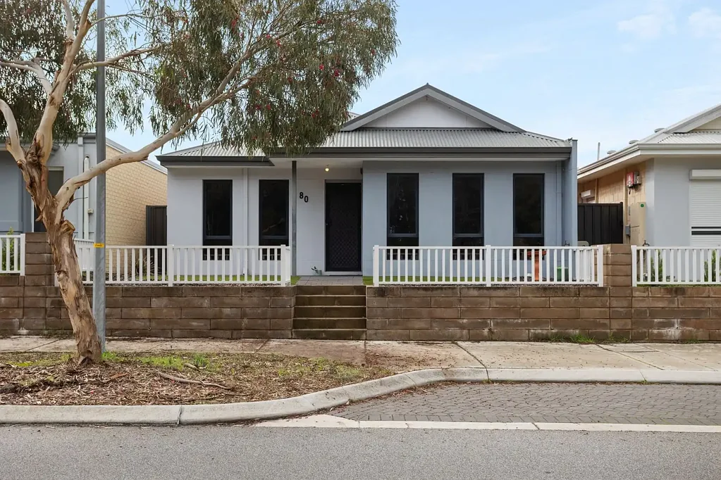 Ellenbrook 3침실 First Home, Downsizer or Investment — Smart 3-Bed with Dual Living Opposite Bushland Reserve