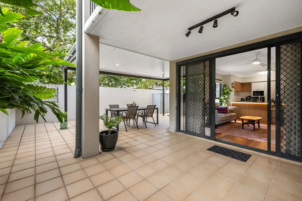 Toowong 2Habitaciones Renovated Apartment with Expansive Courtyard in the Heart of Toowong