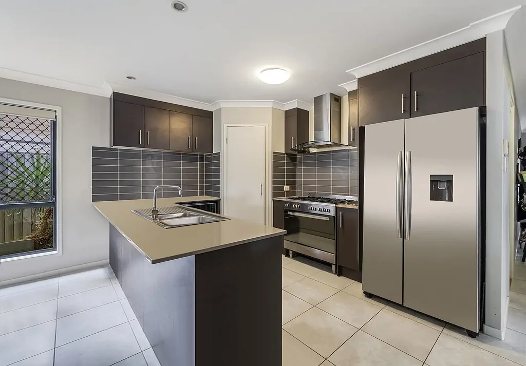 North Lakes 5બેડરૂમ GENUINE 5 BED FAMILY HOME WITH SEPARATE MEDIA ROOM