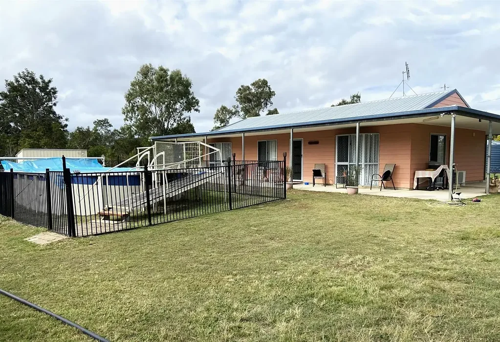 Runnymede 3ਬੈੱਡਰੂਮ COUNTRY ROAD - $720,000