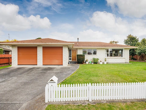 Feilding 4房  Brick Family home! Room to refresh