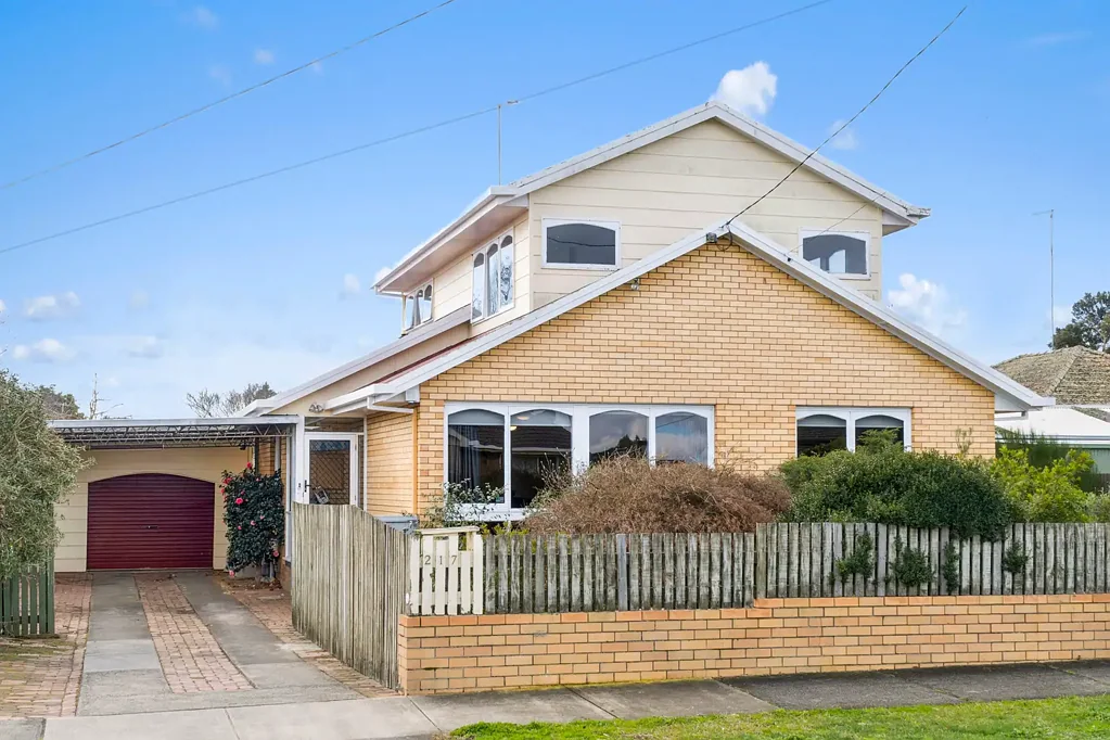 Colac 3 Bedroom Charming Two Storey Home