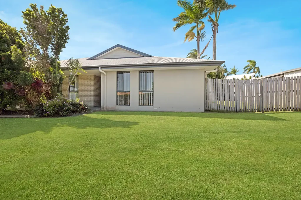 Glenella 4ਬੈੱਡਰੂਮ Modern Family Home in Glenella - great investment!