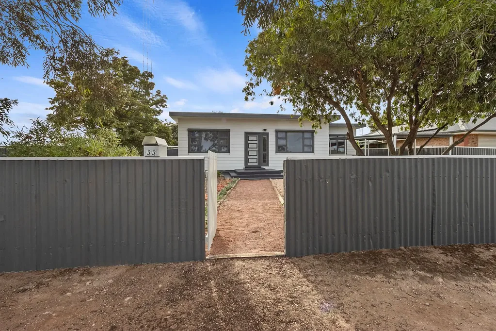 33 Scotland St, Wallaroo, SA 5556