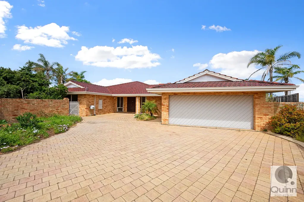 Canning Vale 4房  T4x2x2 + Study in Canning Vale - Spectacular Views & Large Block!