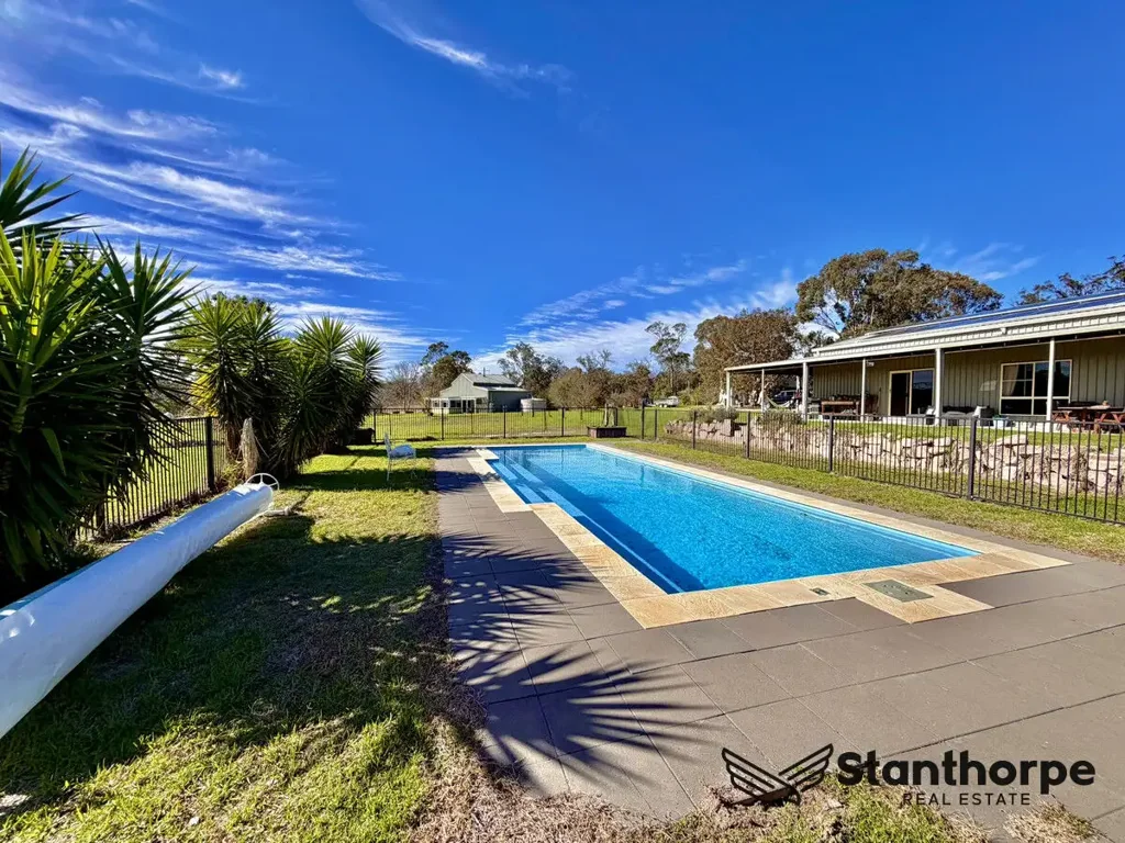 Ruby Creek 6房  DUAL LIVING, DONE RIGHT - A ranch homestead, a private cottage, and 12.3 hectares of rural serenity — just 15 minutes from Stanthorpe.