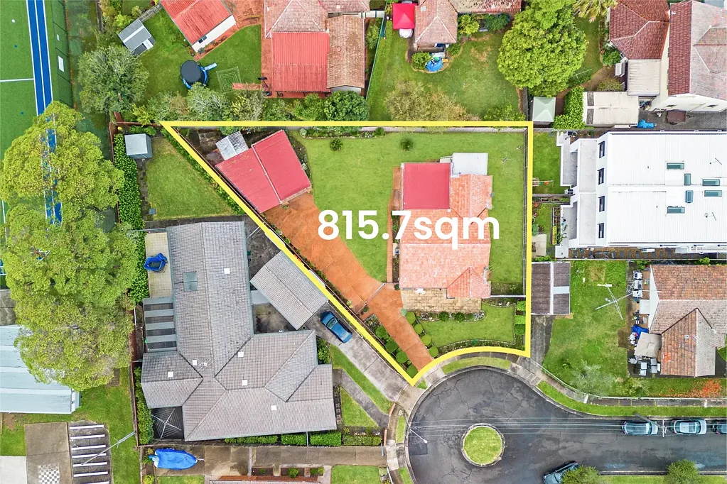 Abbotsford 3침실 Large parcel of land offering opportunity for immediate or future redevelopment