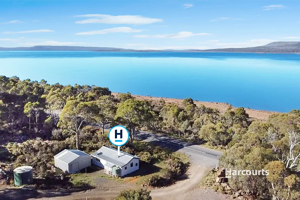 Doctors Point 2 Bedroom Lakeside Retreat with Stunning Views!