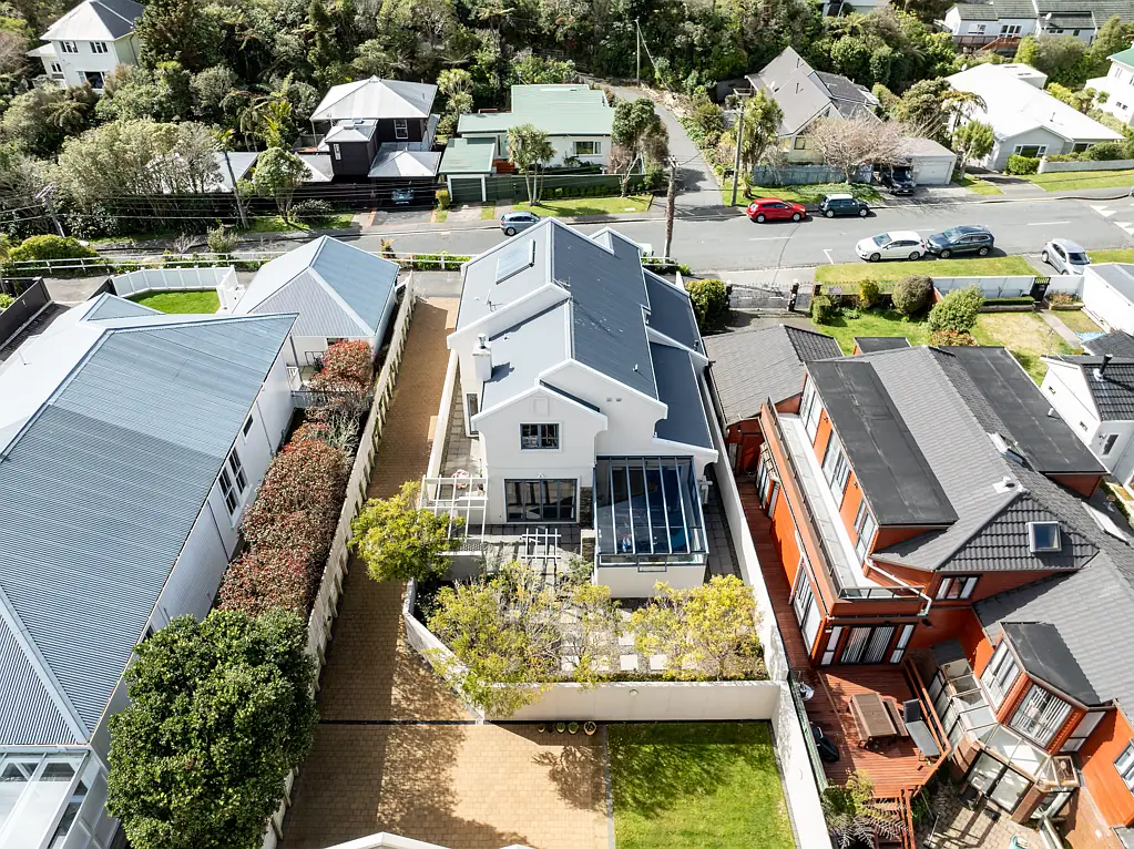 Karori 4غرفة نوم MODERN BRILLIANCE IN CITY-END KARORI