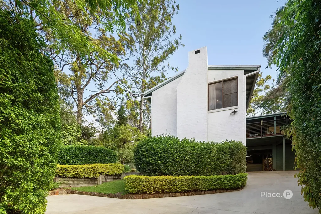 Coorparoo 4房  An Elevated and Architectural Family Escape