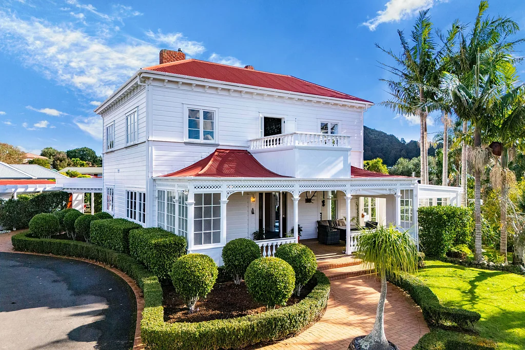 Kamo 4 Bedroom A grand lady of timeless grace...