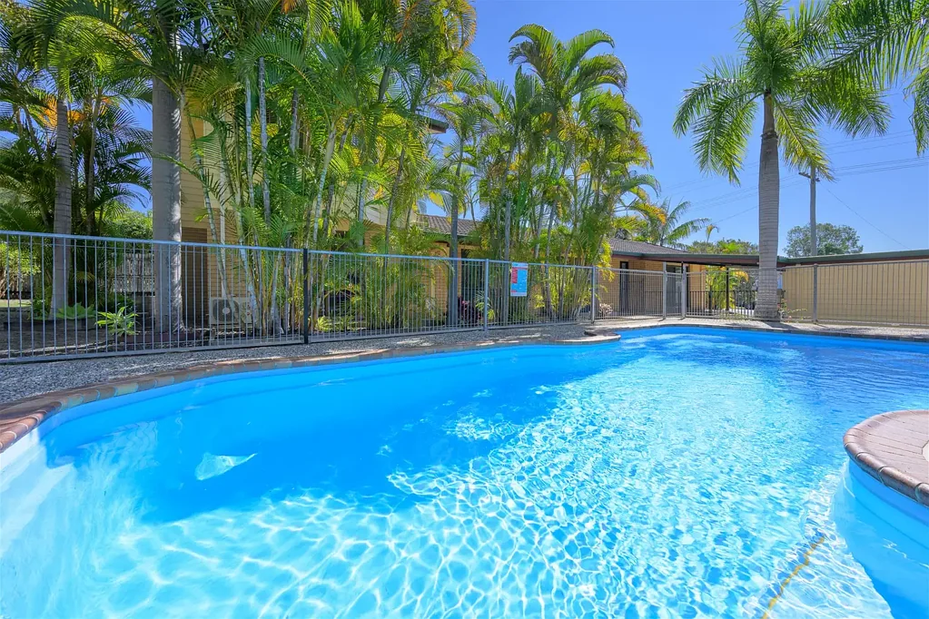 Clinton 4침실 Spacious Family Living with Pool & Privacy – Prime Clinton Location