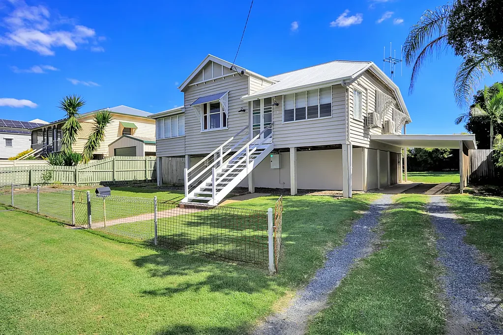 Bundaberg South 3 Bedroom FULLY FURNISHED QUEENSLANDER OOZING WITH CHARM!