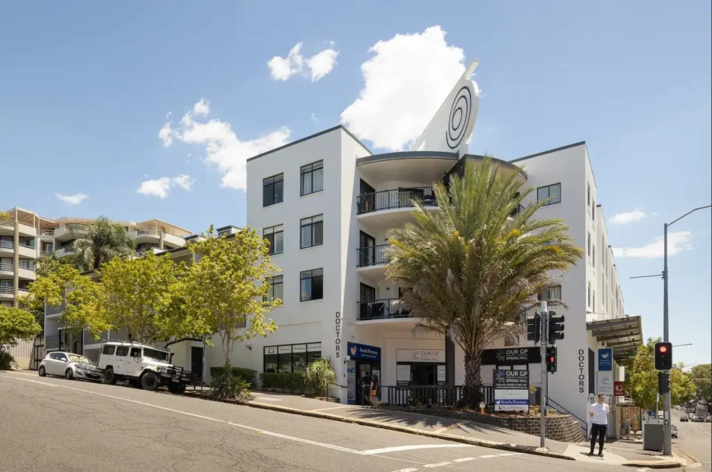 Stylish Inner-City One-Bedroom Unit with a courtyard & secure parking