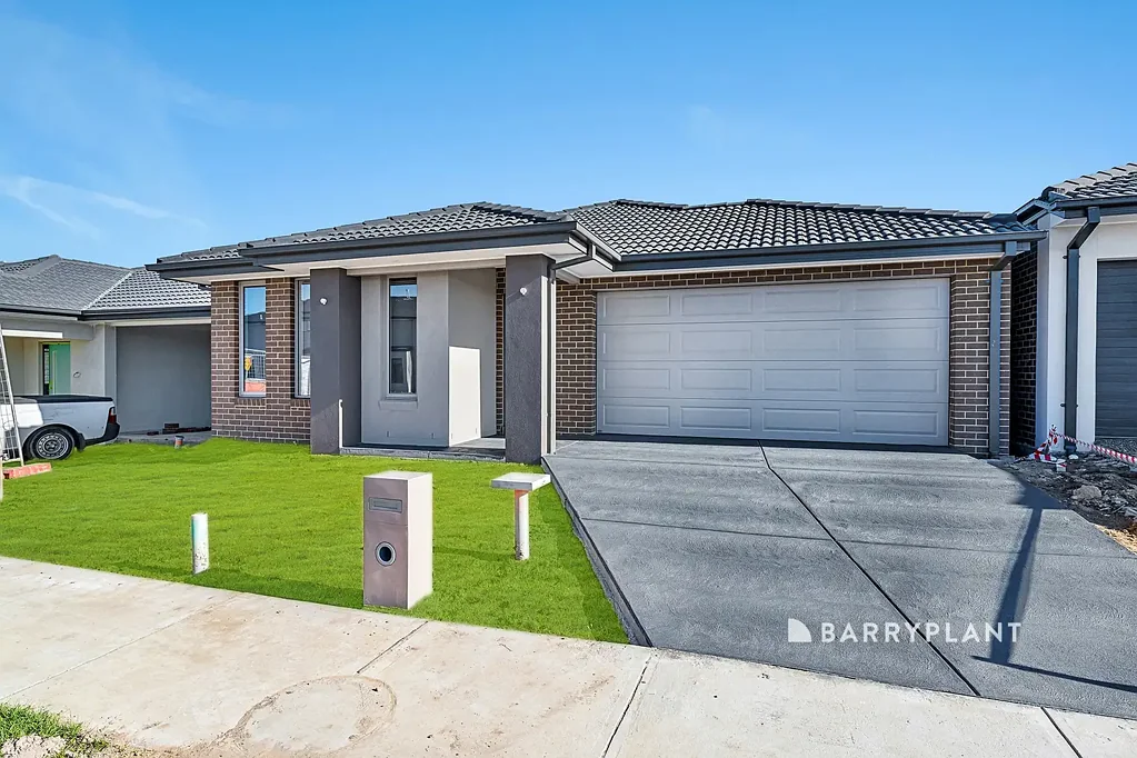 Brand New Family Home in Prime Clyde North Location!