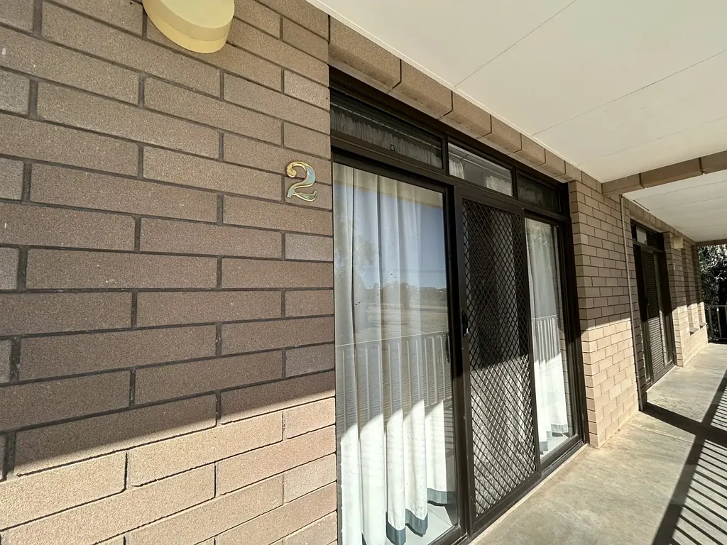 1 BEDROOM 1 BATHROOM UNIT IN SMALL COMPLEX IN GILLEN