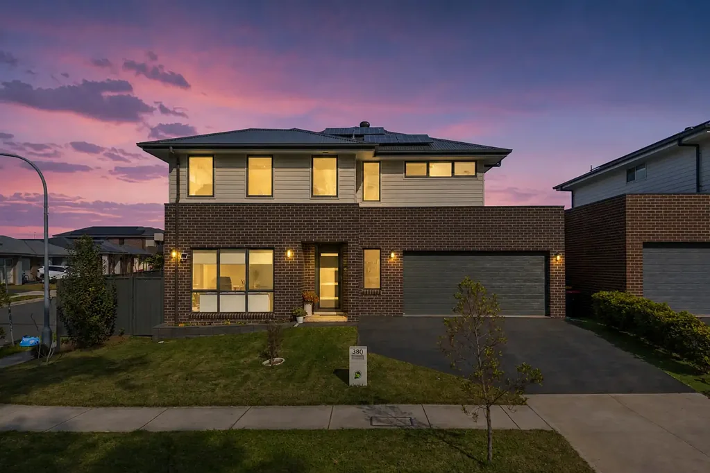 Austral 4 Bedroom Sophisticated Family Living in a Prime Lifestyle Location