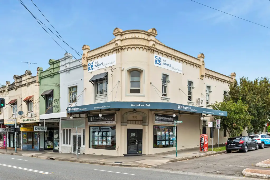 Newtown 3chambre Shop and Residence on a Prime Corner Location