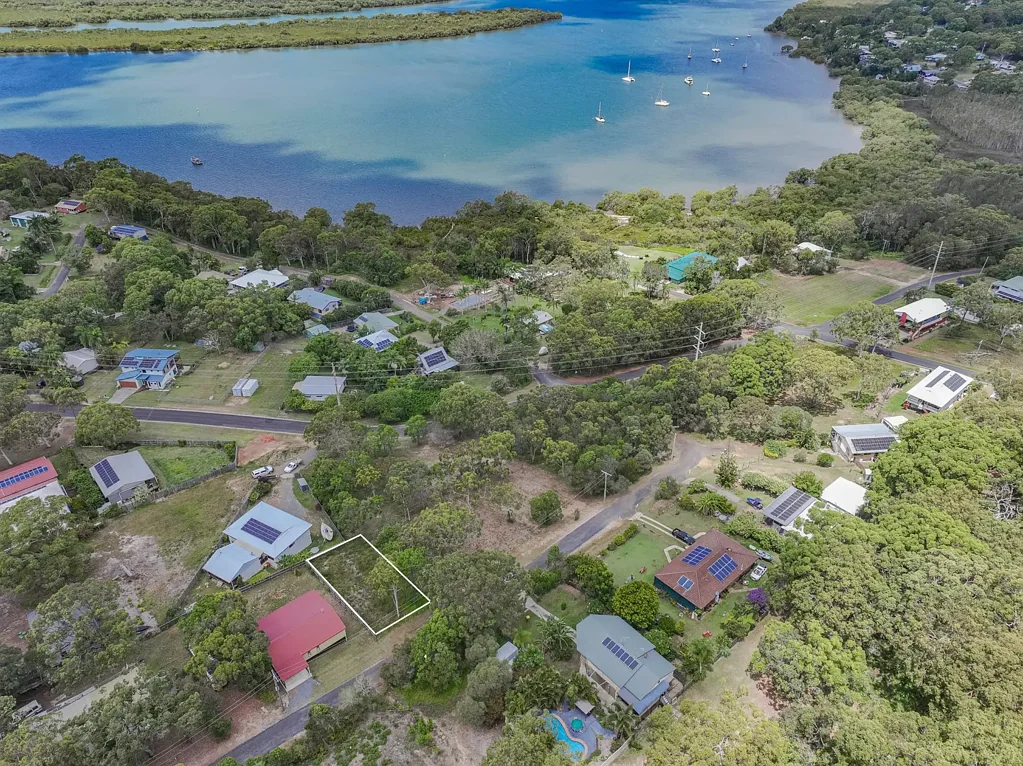 Russell Island Northern, Prime 607sqm Block with Endless Potential!