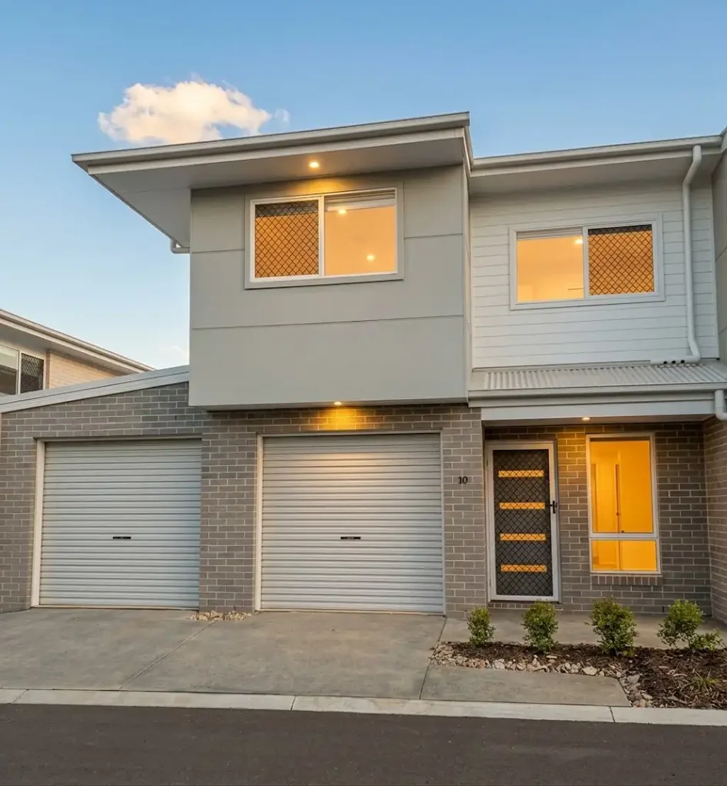 ***BRAND NEW*** 4 BEDROOM TOWNHOUSE AVAILABLE NOW