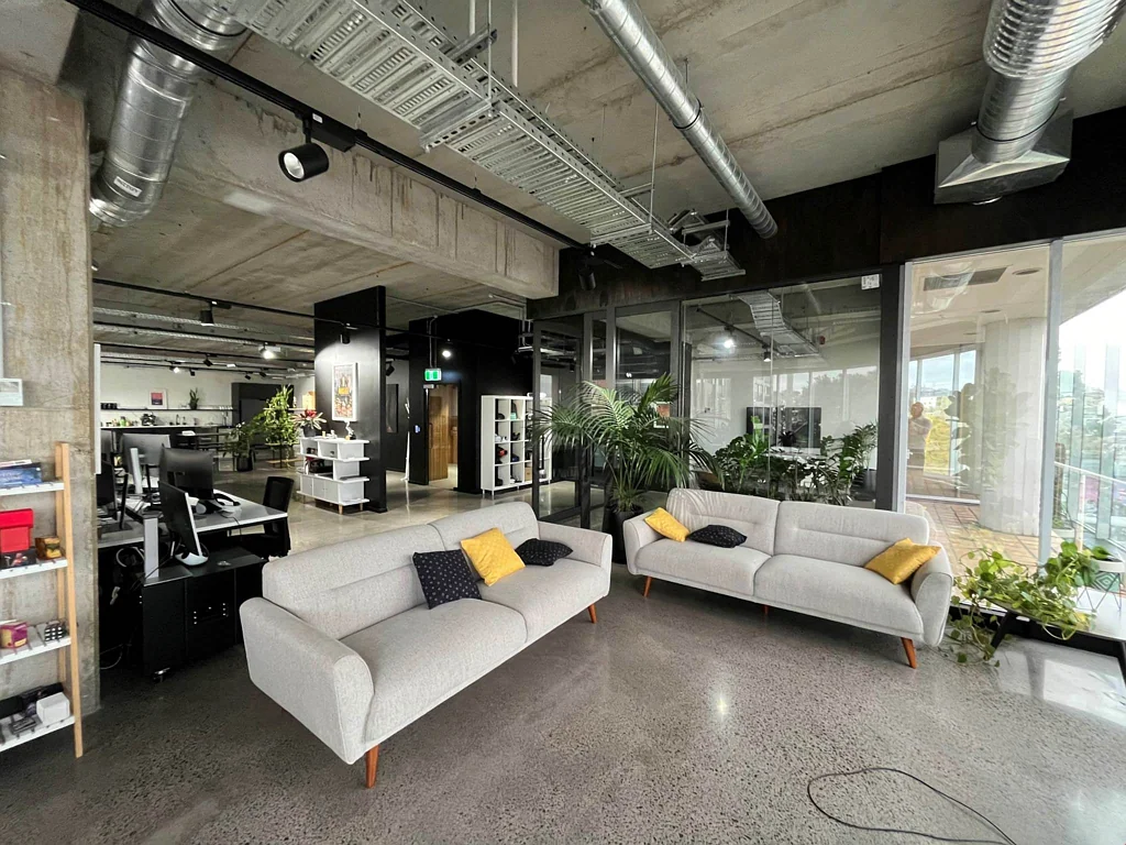 Newton INDUSTRIAL CHARACTER OFFICE