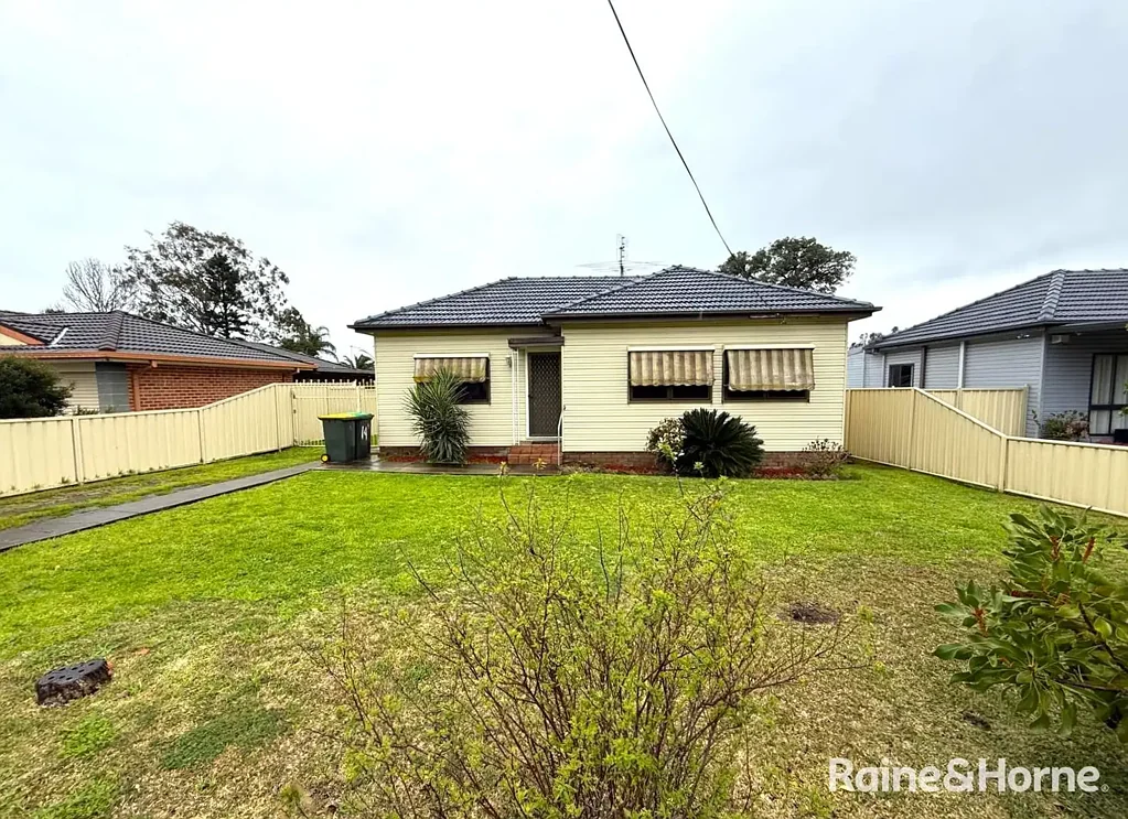FOUR BEDROOM FAMILY HOME CLOSE TO ALL AMENITIES!!