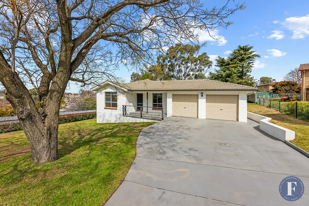 10 Charles Crescent, Young, NSW 2594