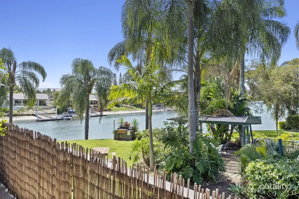 WATERFRONT LIVING IN A RENOVATED 2 BED