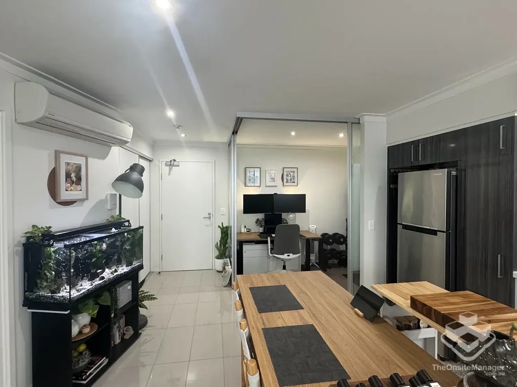 Modern 1-Bedroom & 1 study Apartment in Prime Milton Location