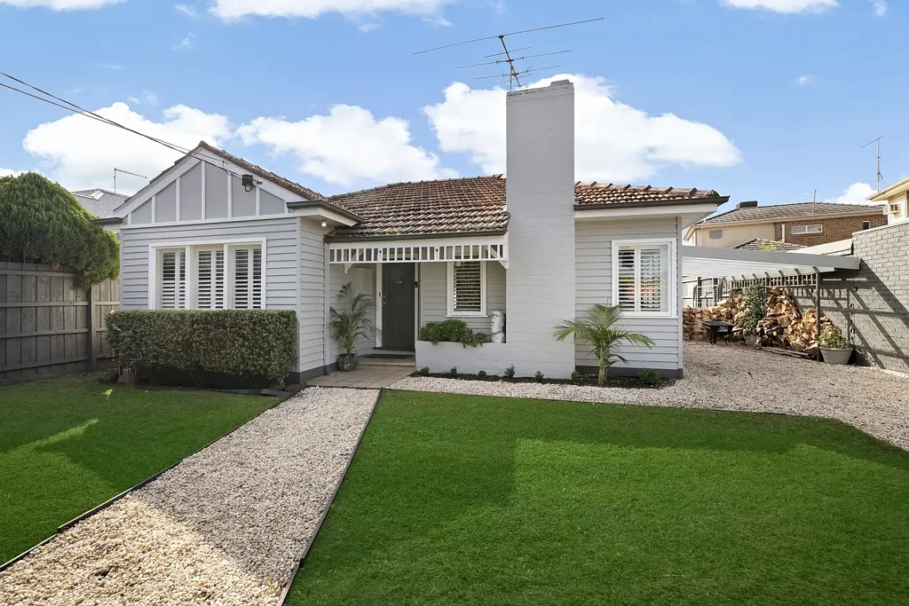 Bayside Bliss with Outdoor Entertaining Space